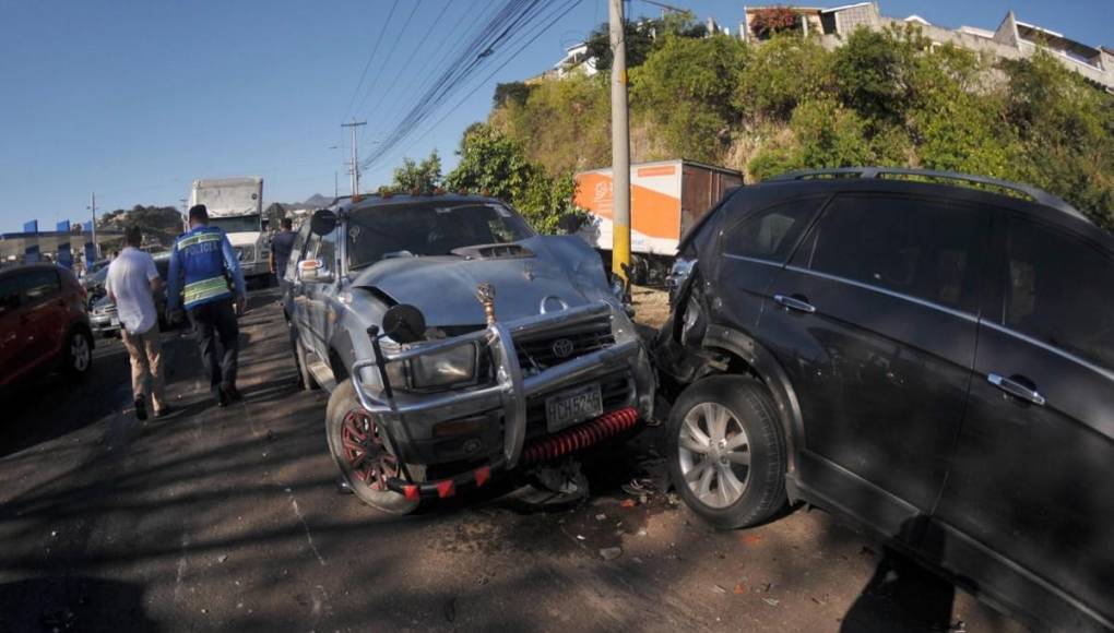 “Nos arrastró por 50 metros”: las imágenes más impactantes del accidente en anillo periférico