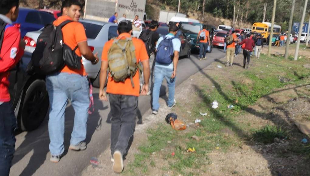 Largas filas en El Durazno por protesta de pacientes renales