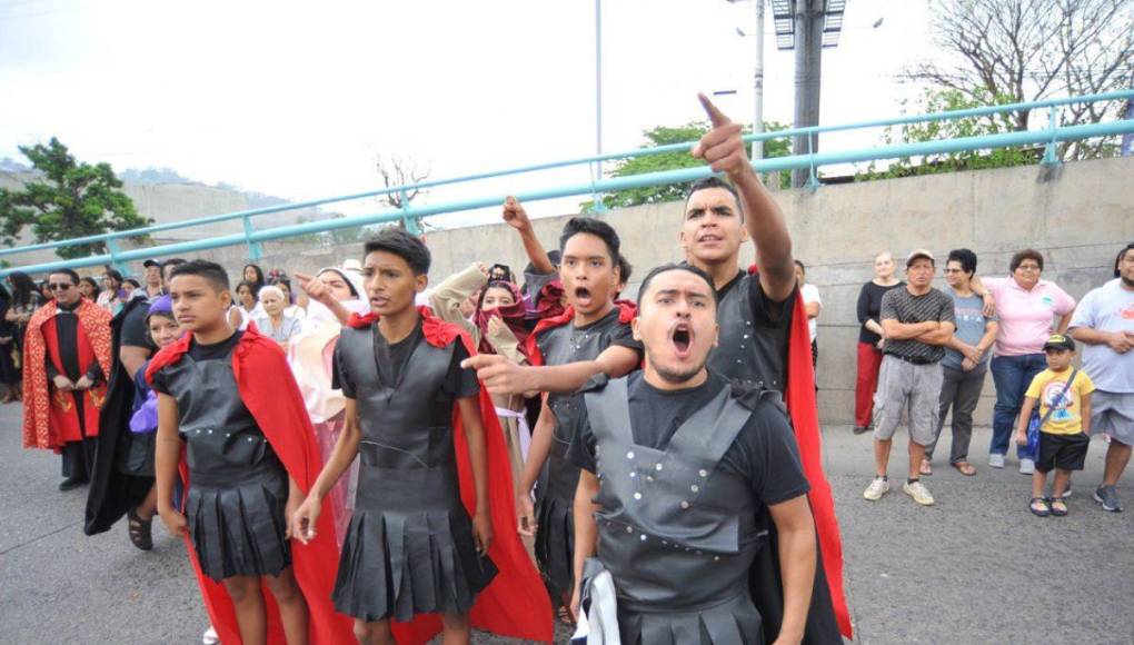 Así representó la iglesia El Calvario la pasión y muerte de Jesús este Viernes Santo