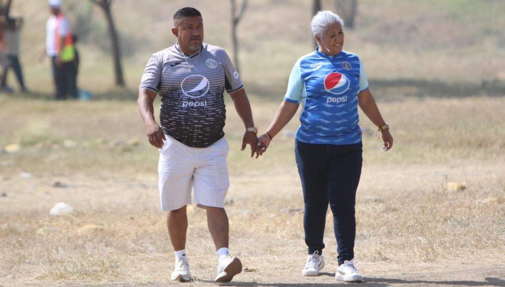 ¡El Emilio Williams se viste de Azul y Naranja! Bellezas deslumbran para el Motagua vs Lobos