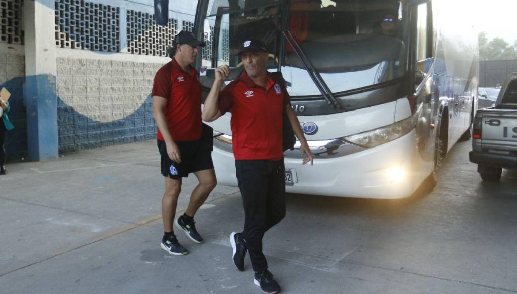 ¡Sirey Morán en el Clásico Real España-Olimpia! Bellezas y ambiente en el Metropolitano