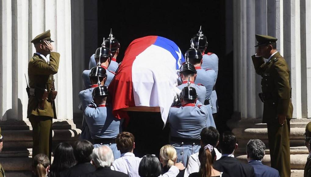 “Estamos vivos por él”: Chile da último adiós al expresidente Sebastián Piñera