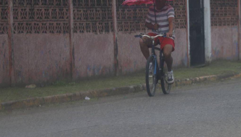 Bajas temperaturas y lluvia se registran en La Ceiba por frente frío