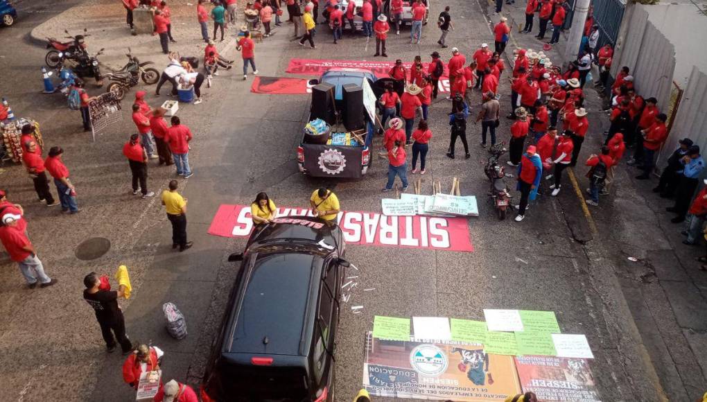 Empleados exigen mejoras en salud, educación y salarios en la marcha del 1 de mayo