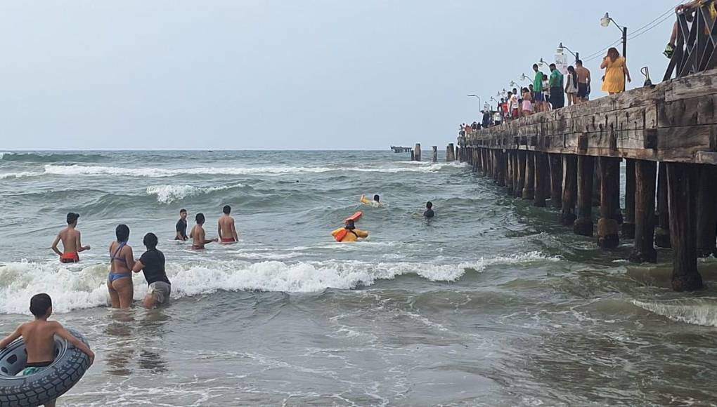 Así fueron los rescates de varios hondureños en ríos y playas durante la Semana Santa