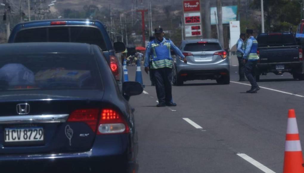 Abarrotadas de veraneantes las salidas de la capital por Semana Santa