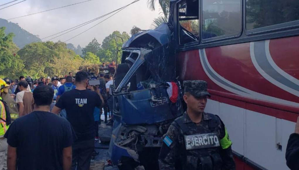 Al menos 16 muertos deja choque entre buses en San Juan de Opoa, Copán