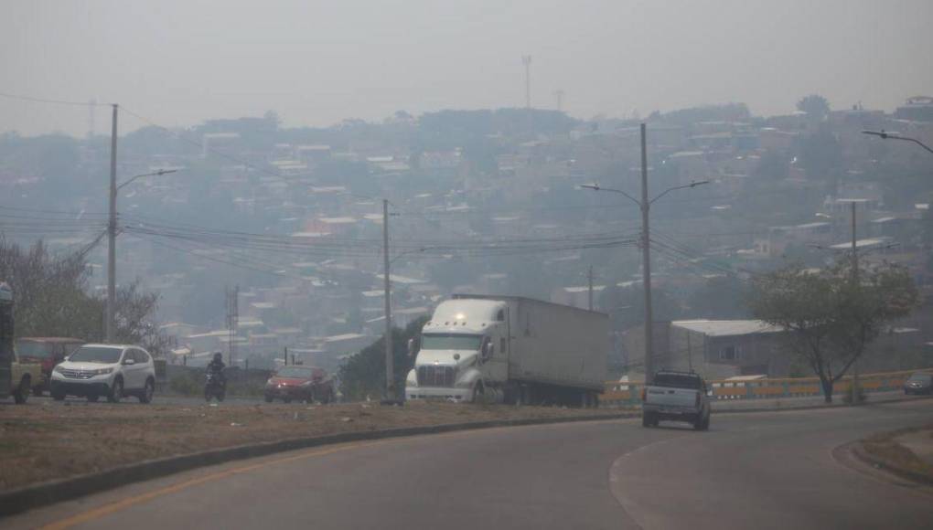 ¡Imparable contaminación! Densa capa de humo permanece sobre Tegucigalpa