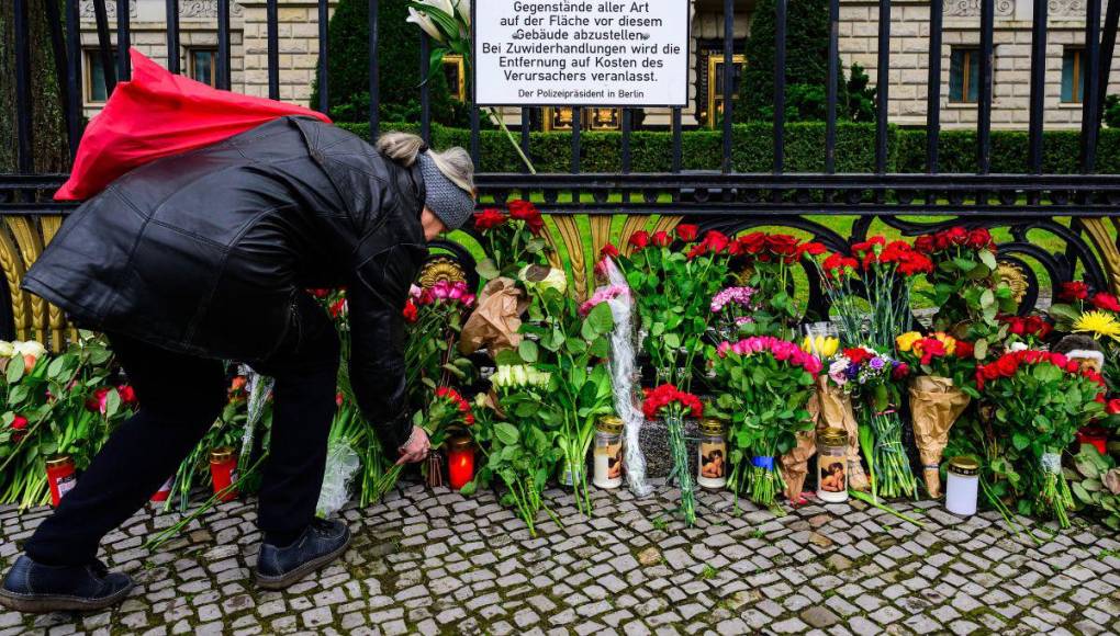 Desgarradoras imágenes del luto en Moscú por muertos en atentado; hay sospechosos capturados