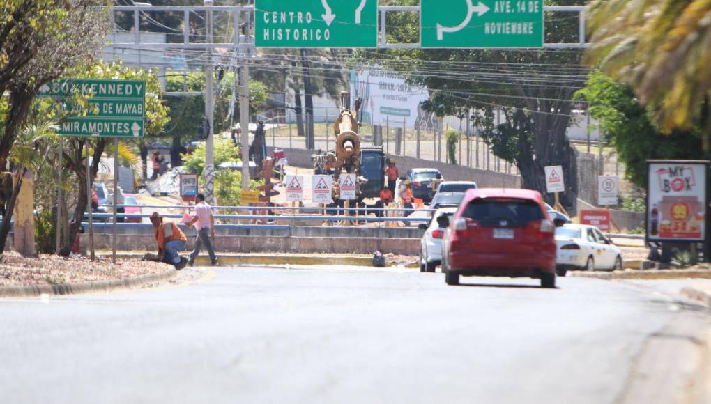 Así será el paso a desnivel que se construye sobre la rotonda del bulevar Juan Pablo II