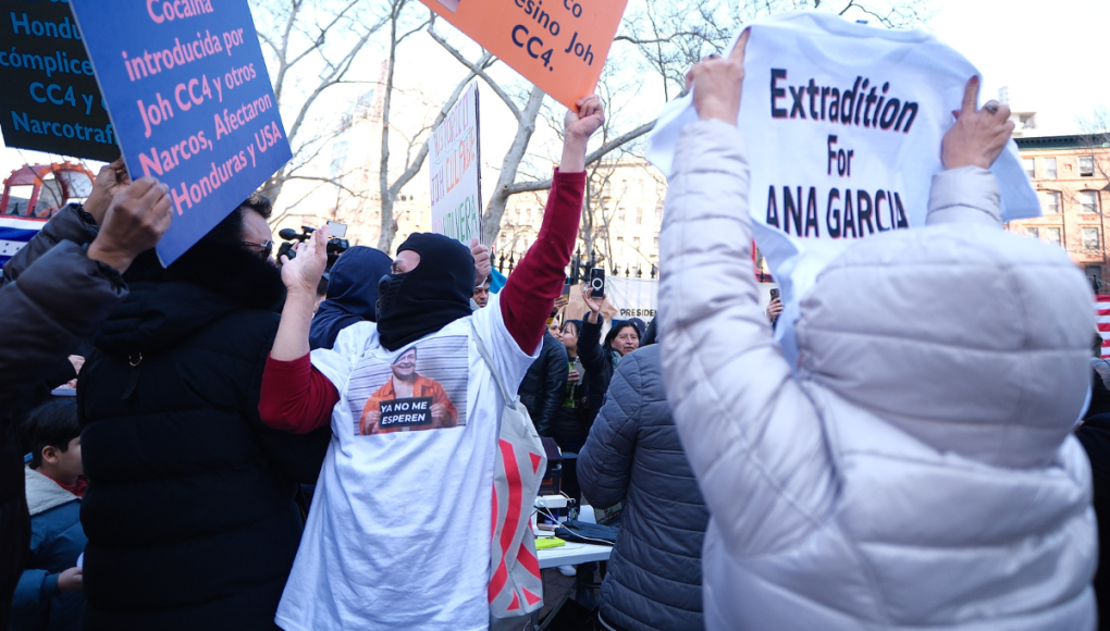 “¡Justicia! ¡No volverá!”: Así celebraron los hondureños tras conocer veredicto contra JOH