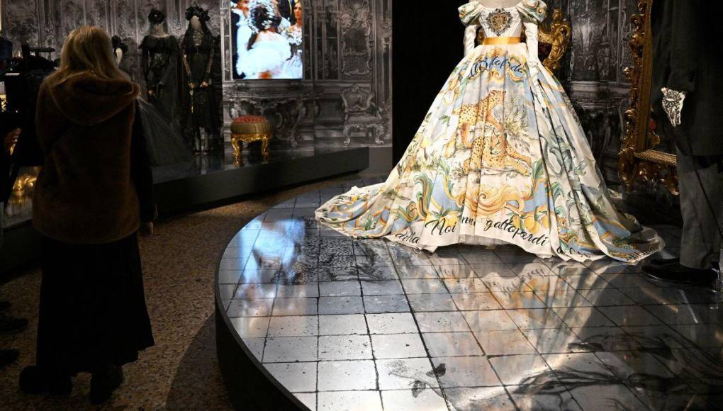 Dolce &amp; Gabbana rinde un homenaje a la artesanía italiana en Milán