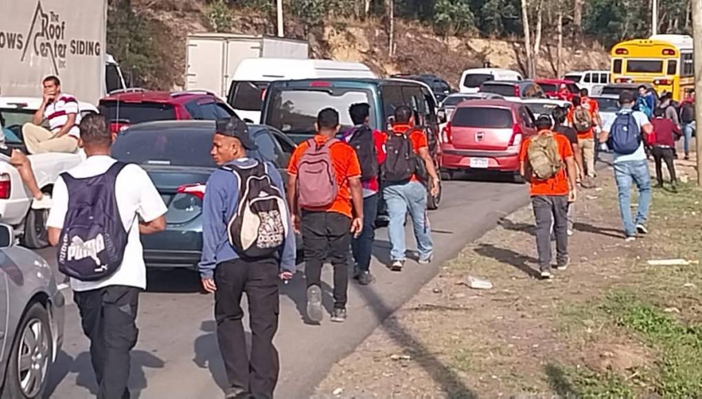 Largas filas en El Durazno por protesta de pacientes renales