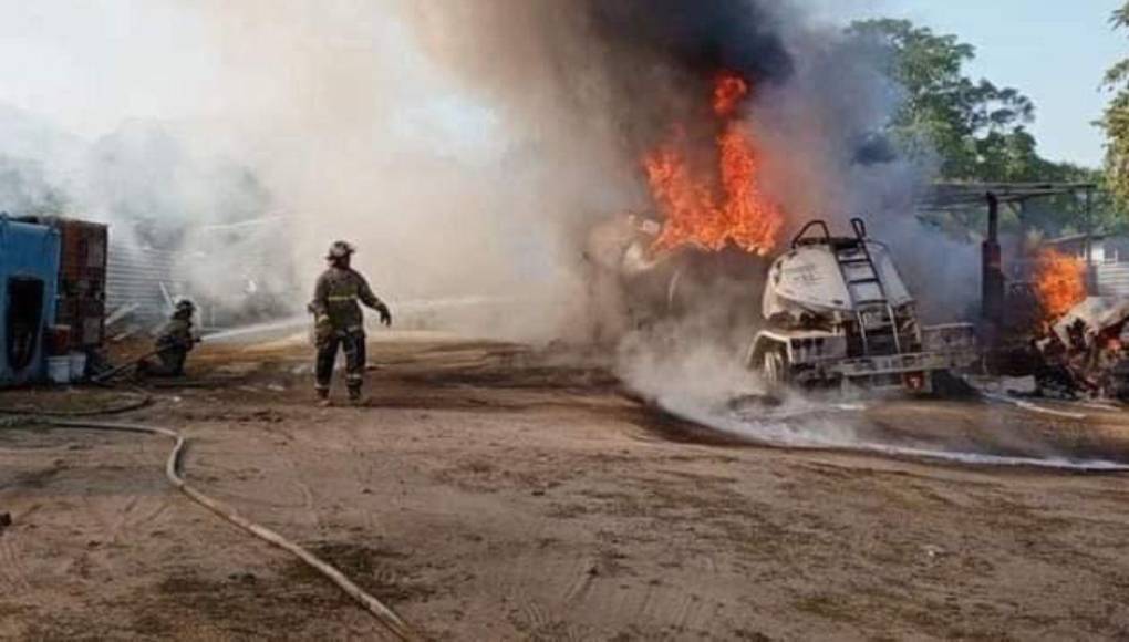 Imágenes de explosión de cisternas de combustible en San Pedro Sula