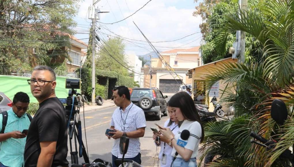 Una que otra visita: ambiente en alrededores de residencia de Juan Orlando Hernández en la capital