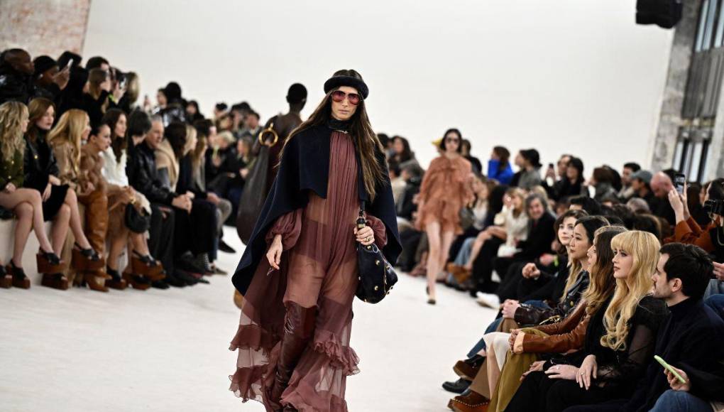 Kamali vuelve a las “raíces” de Chloé para su primera colección