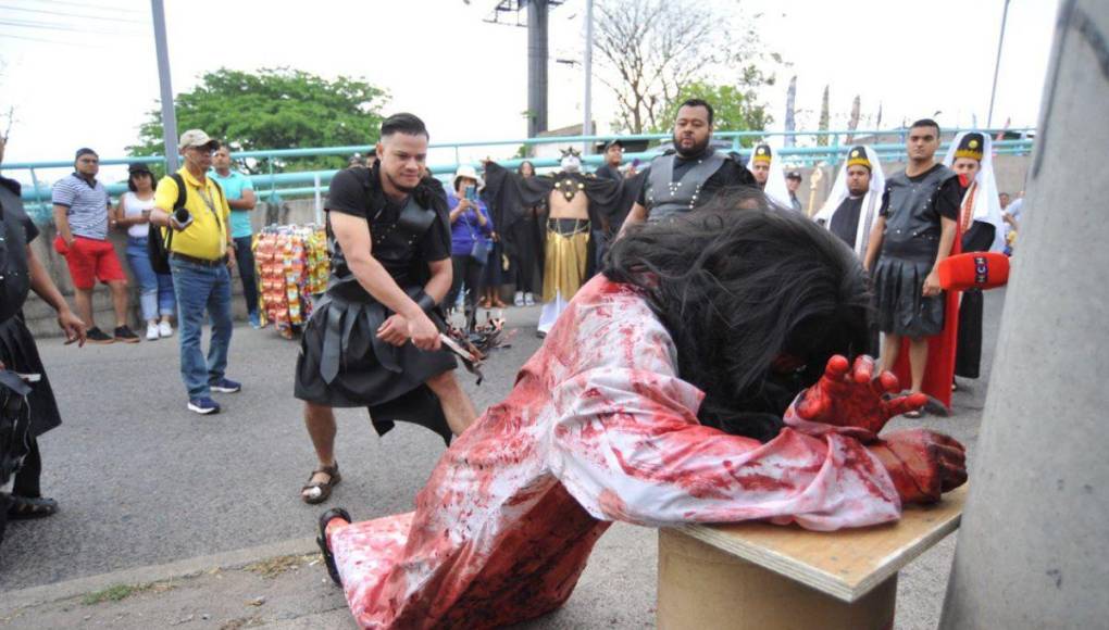 Así representó la iglesia El Calvario la pasión y muerte de Jesús este Viernes Santo