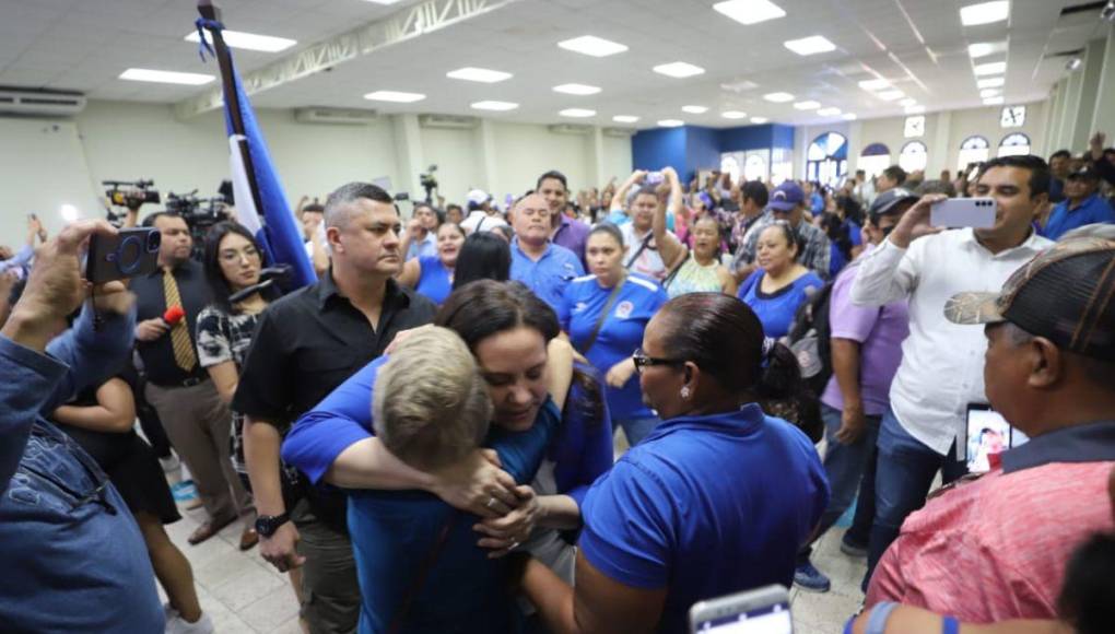 Sin presencia de líderes del Partido Nacional, Ana García presenta precandidatura