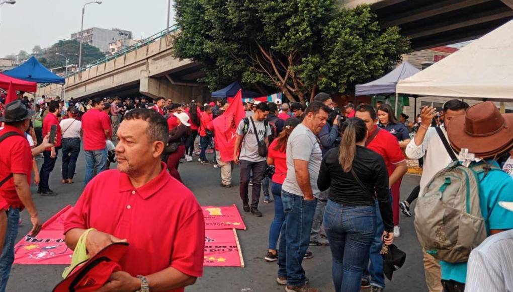 Empleados exigen mejoras en salud, educación y salarios en la marcha del 1 de mayo