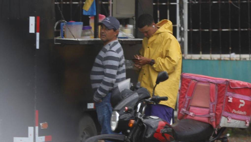 Bajas temperaturas y lluvia se registran en La Ceiba por frente frío