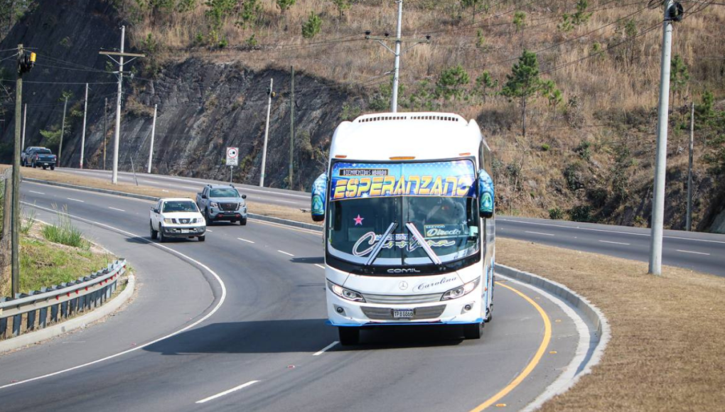 ¡Feliz viaje! Capitalinos comienzan a salir de vacaciones en Semana Santa