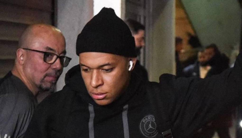 Kylian Mbappé sorprende al ser visto en Barcelona