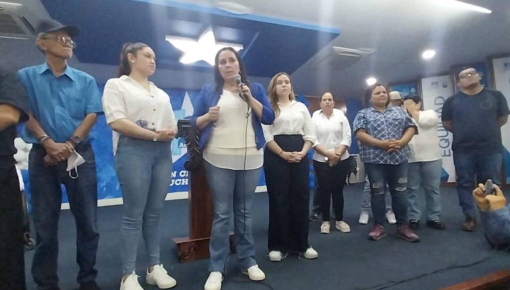 Sin presencia de líderes del Partido Nacional, Ana García presenta precandidatura