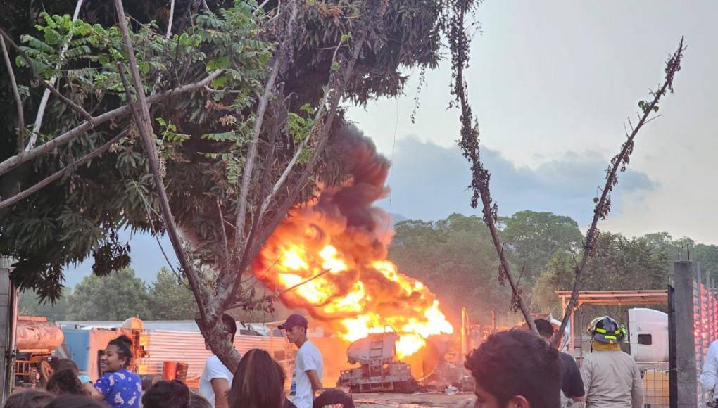 Imágenes de explosión de cisternas de combustible en San Pedro Sula