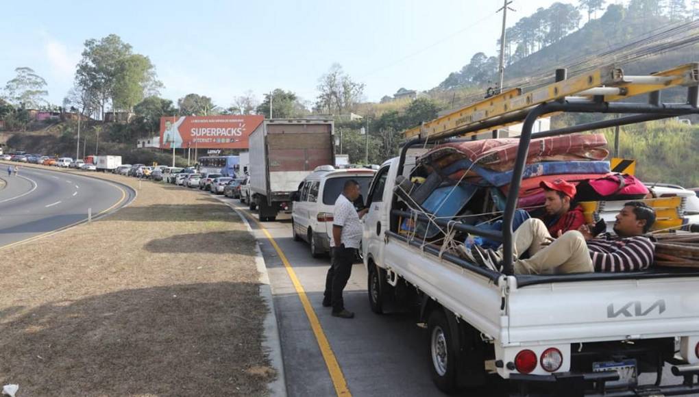 Largas filas en El Durazno por protesta de pacientes renales