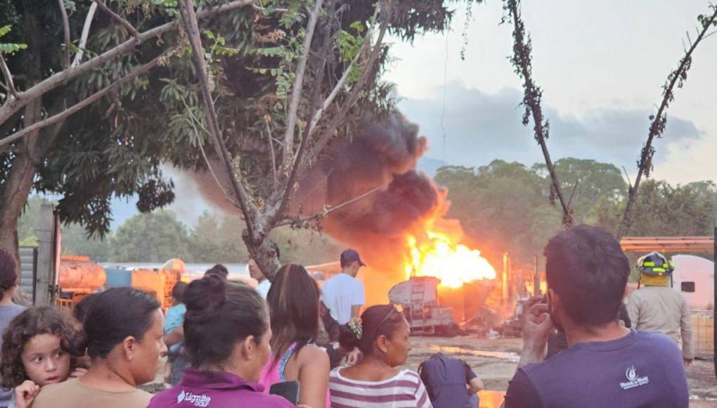 Imágenes de explosión de cisternas de combustible en San Pedro Sula