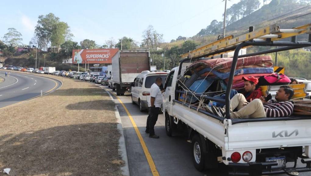 Largas filas en El Durazno por protesta de pacientes renales