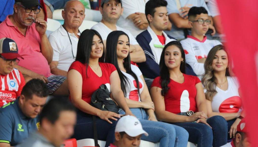 Las bellezas que deslumbraron en el repechaje de Olimpia vs Real España