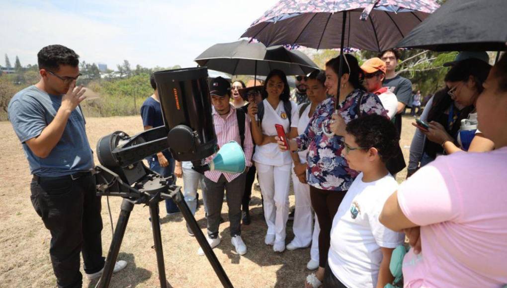 Primeras imágenes del eclipse solar en Honduras