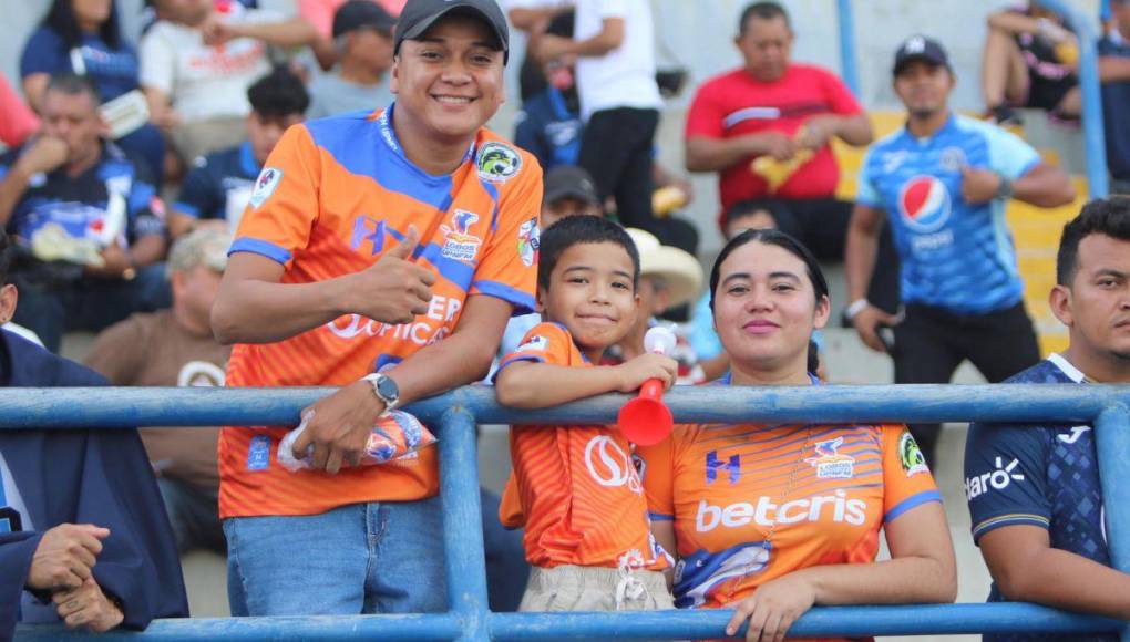 ¡El Emilio Williams se viste de Azul y Naranja! Bellezas deslumbran para el Motagua vs Lobos