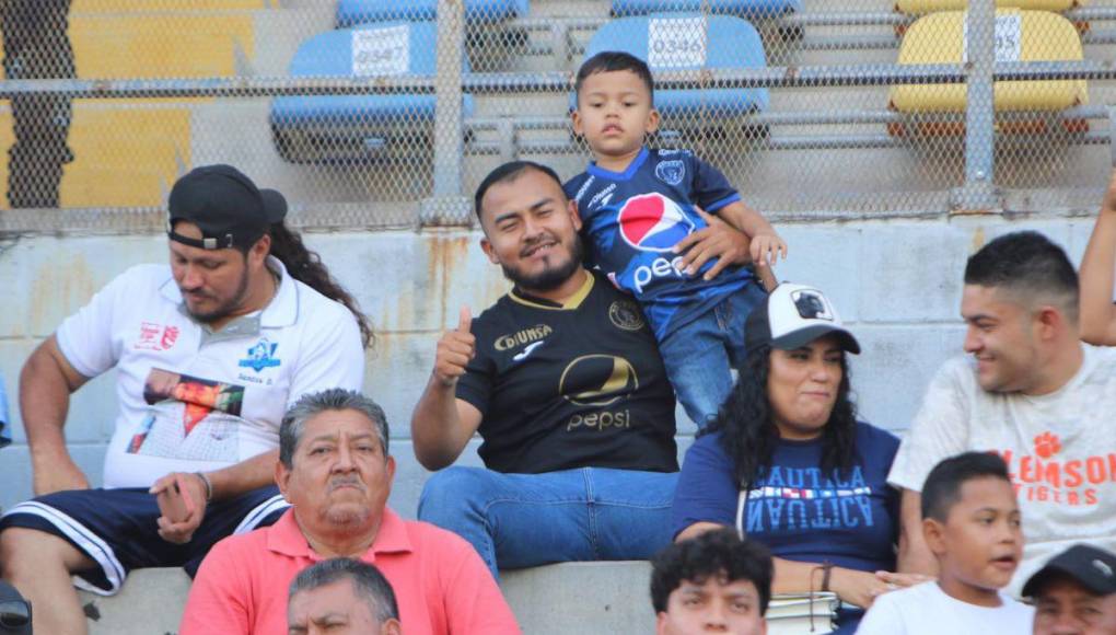 ¡El Emilio Williams se viste de Azul y Naranja! Bellezas deslumbran para el Motagua vs Lobos