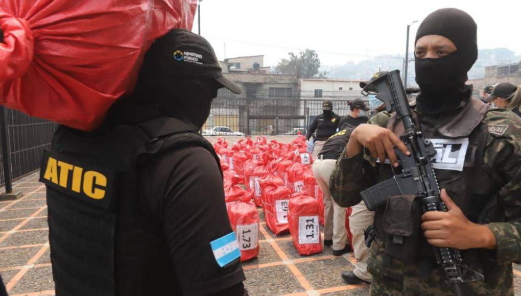 Trasladan a Tegucigalpa las 2.7 toneladas de droga incautada en caribe hondureño