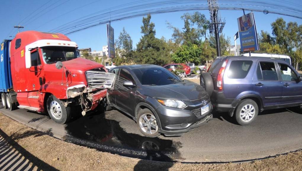 “Nos arrastró por 50 metros”: las imágenes más impactantes del accidente en anillo periférico