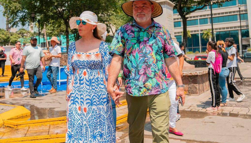 Así son las piscinas gigantes que instalaron en el parque central de San Pedro Sula