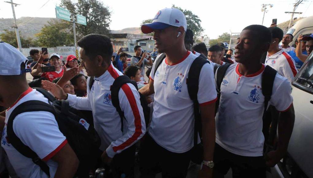 Así se vive el ambiente del Olimpia vs Lobos UPN en el Chelato Uclés