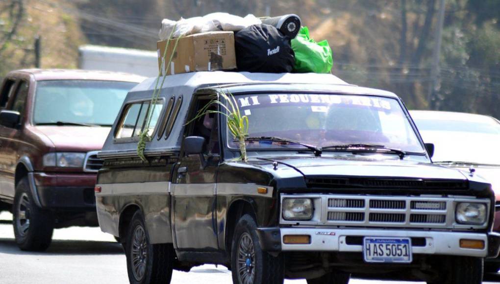 En carros paila y en buses, capitalinos siguen saliendo de la ciudad por Semana Santa