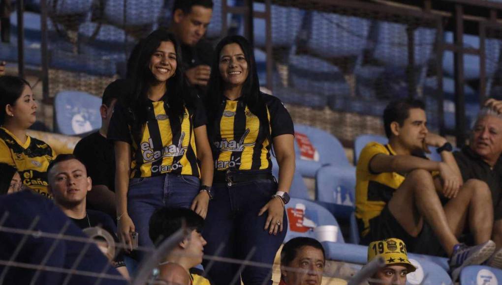 ¡Sirey Morán en el Clásico Real España-Olimpia! Bellezas y ambiente en el Metropolitano