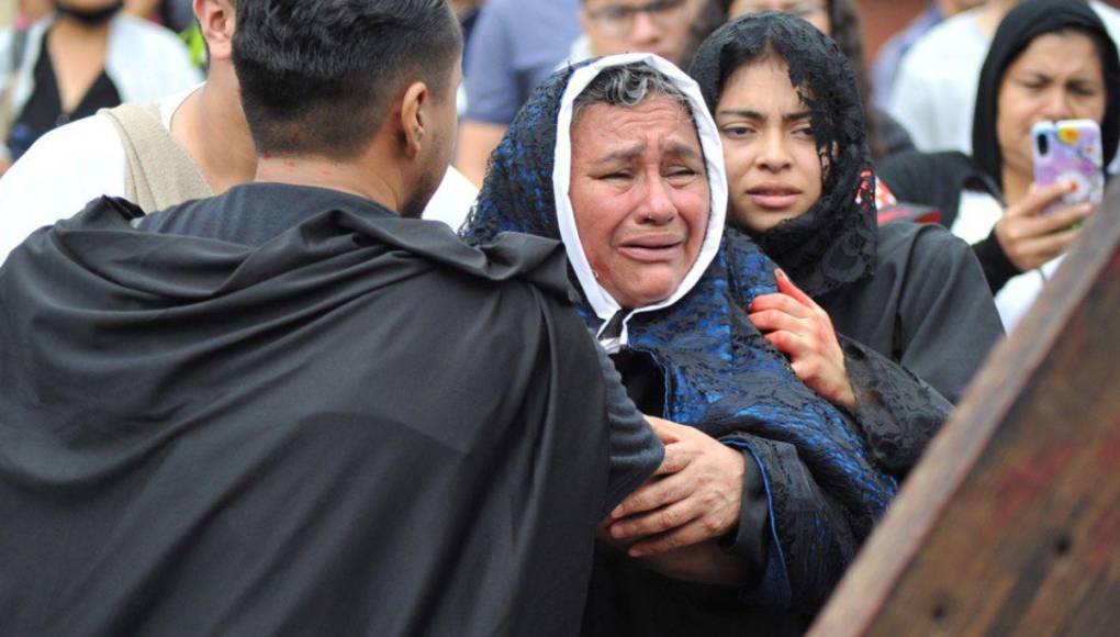 Así representó la iglesia El Calvario la pasión y muerte de Jesús este Viernes Santo