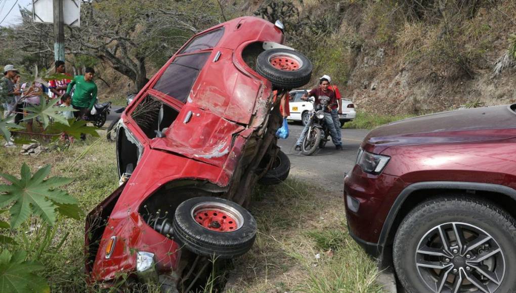 Las imágenes del accidente que dejó tres heridos en cuesta de El Hatillo