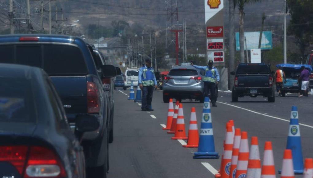 Abarrotadas de veraneantes las salidas de la capital por Semana Santa