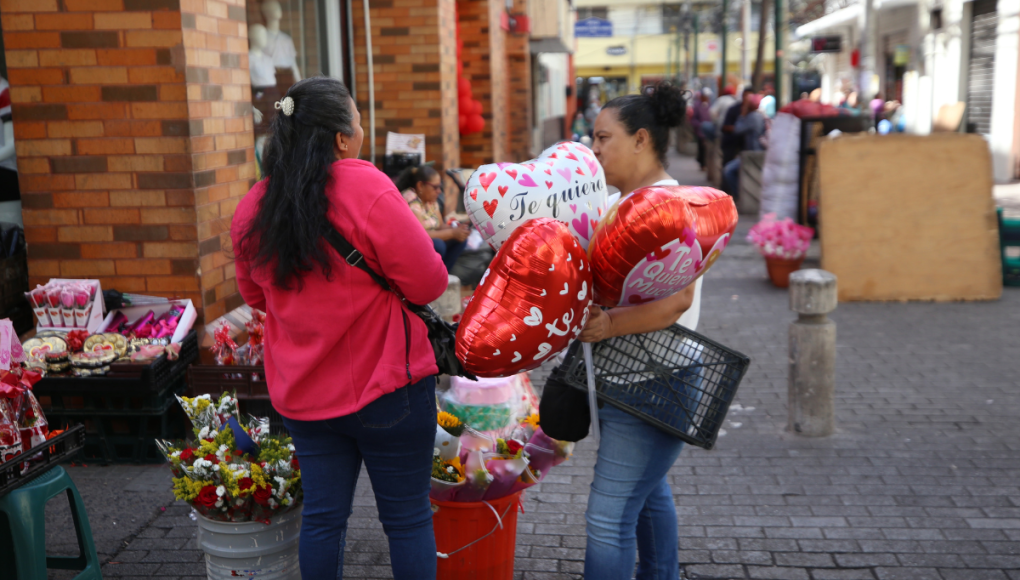 Este Día del Amor y la Amistad tuvo cupidos, un comercio activo y señales de romance