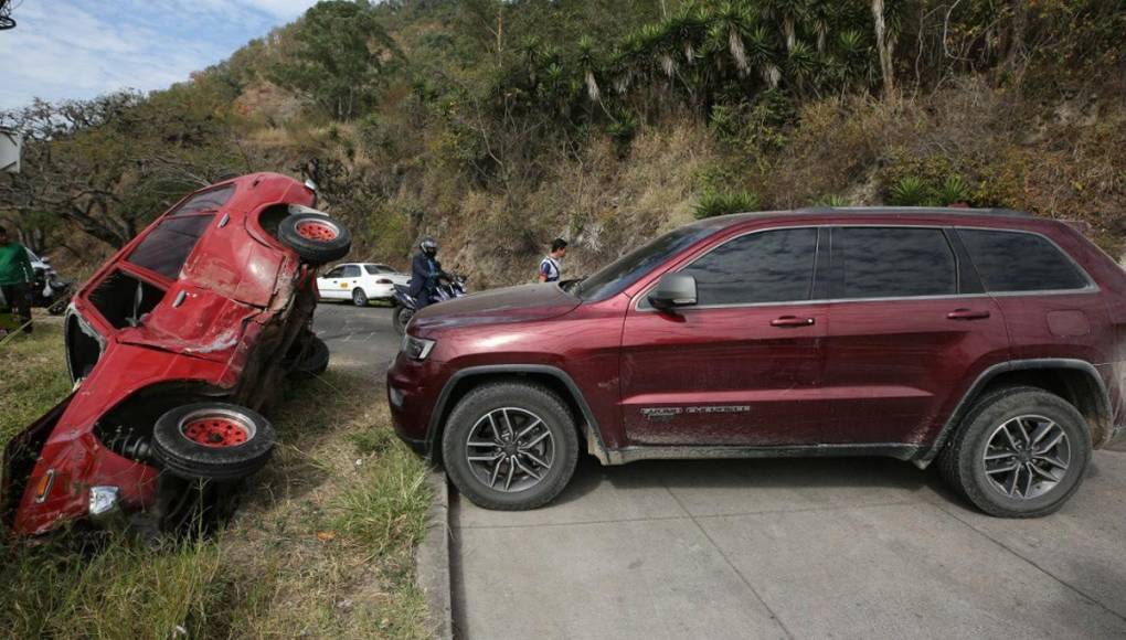 Las imágenes del accidente que dejó tres heridos en cuesta de El Hatillo