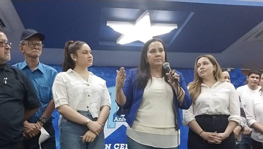 Sin presencia de líderes del Partido Nacional, Ana García presenta precandidatura