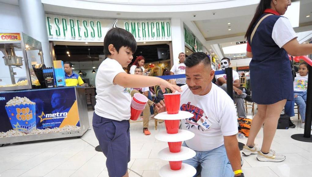 Padres e hijos derrochan talento y cariño en el Súper Papá 2024