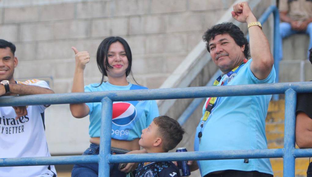 ¡El Emilio Williams se viste de Azul y Naranja! Bellezas deslumbran para el Motagua vs Lobos