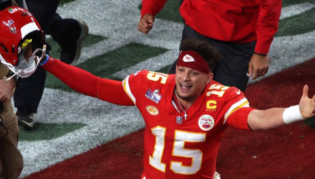 Mahomes leyenda y beso de Taylor Swift: la celebración de los Chiefs